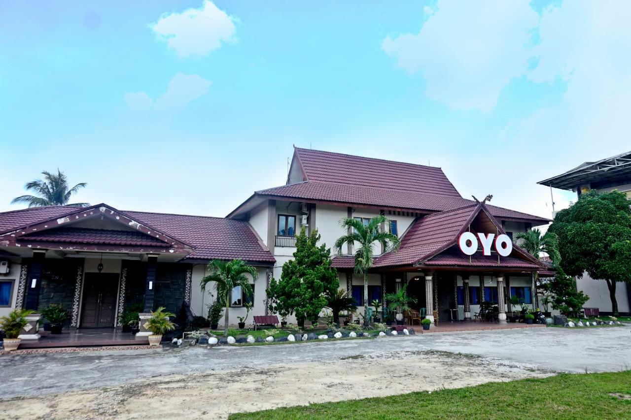 Oyo 627 Tirta Kencana Syariah Hotel Pekanbaru Exterior foto