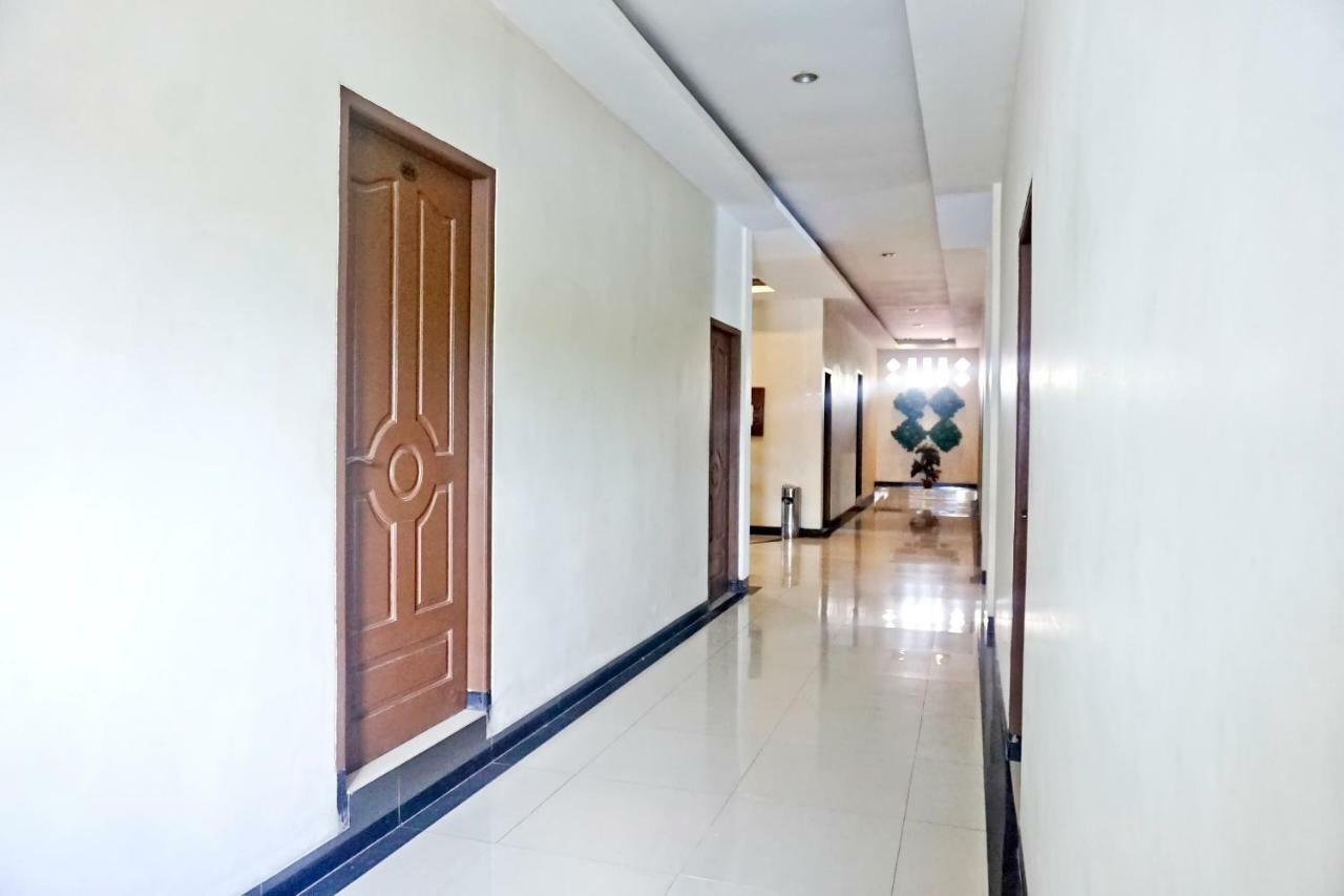 Oyo 627 Tirta Kencana Syariah Hotel Pekanbaru Exterior foto