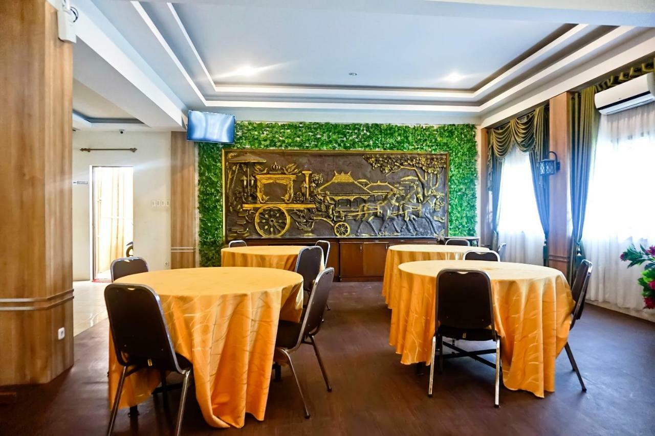 Oyo 627 Tirta Kencana Syariah Hotel Pekanbaru Exterior foto