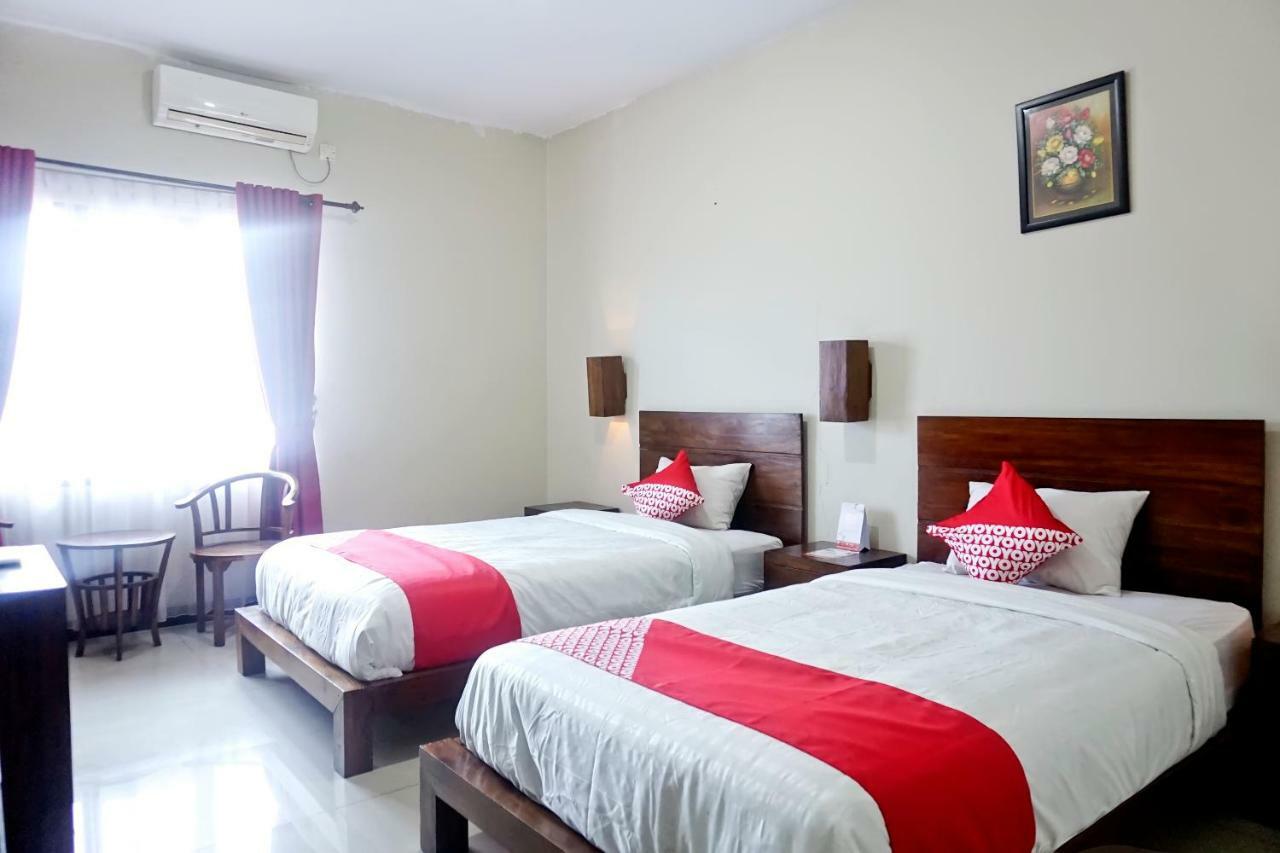 Oyo 627 Tirta Kencana Syariah Hotel Pekanbaru Exterior foto