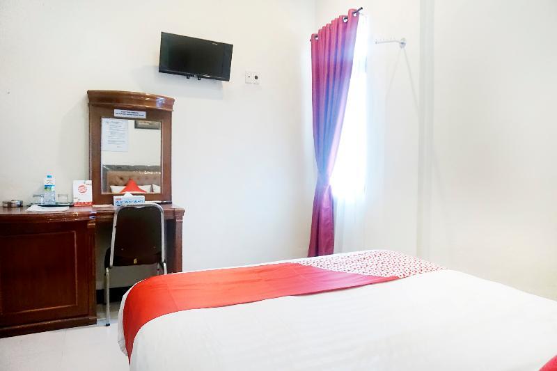 Oyo 627 Tirta Kencana Syariah Hotel Pekanbaru Exterior foto
